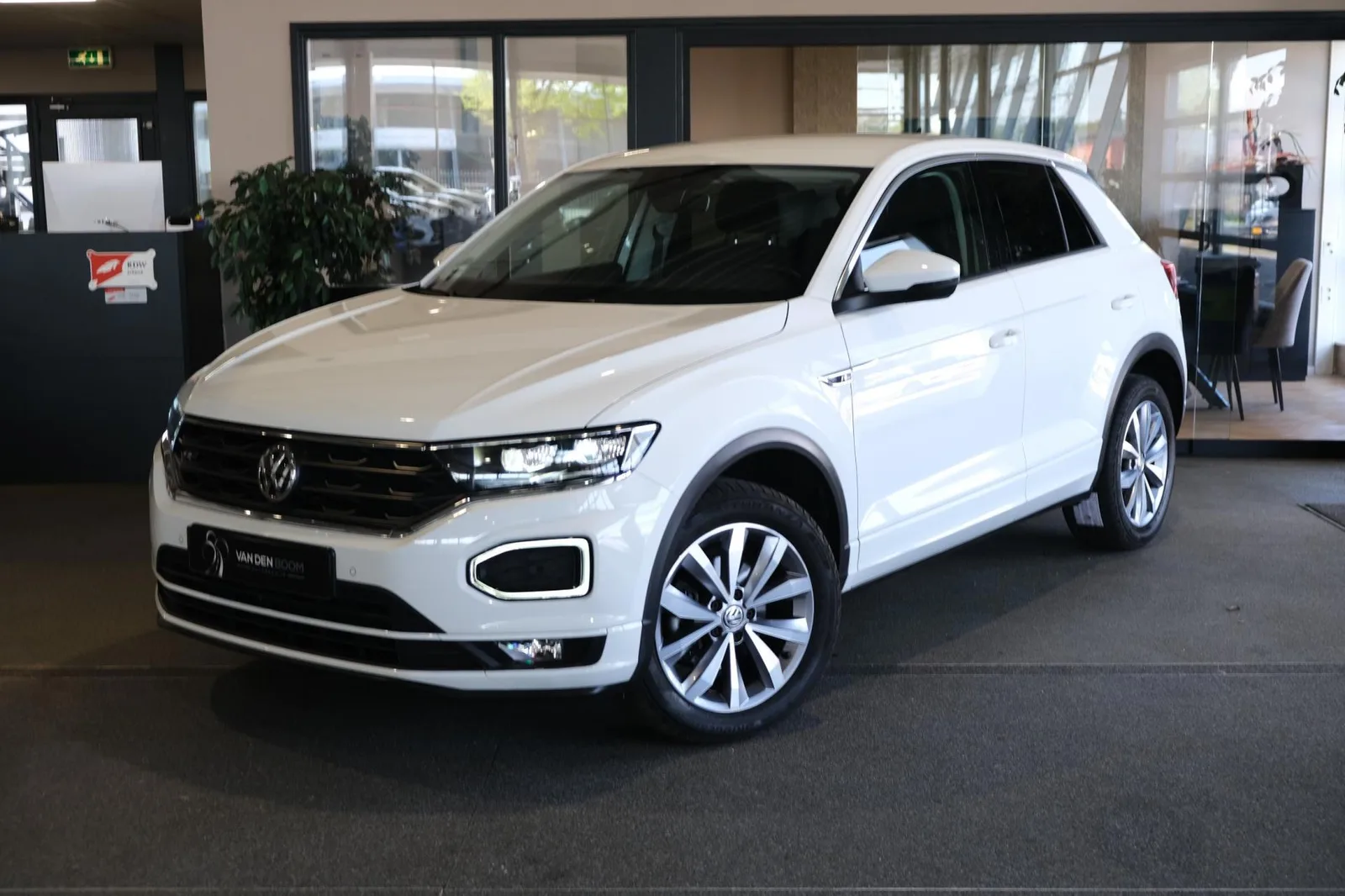 Volkswagen T-Roc (2019) — foto 1