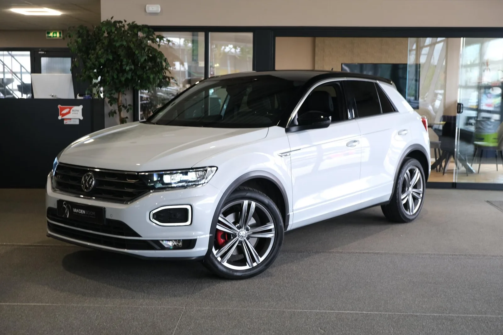 Volkswagen T-Roc (2018) — foto 1