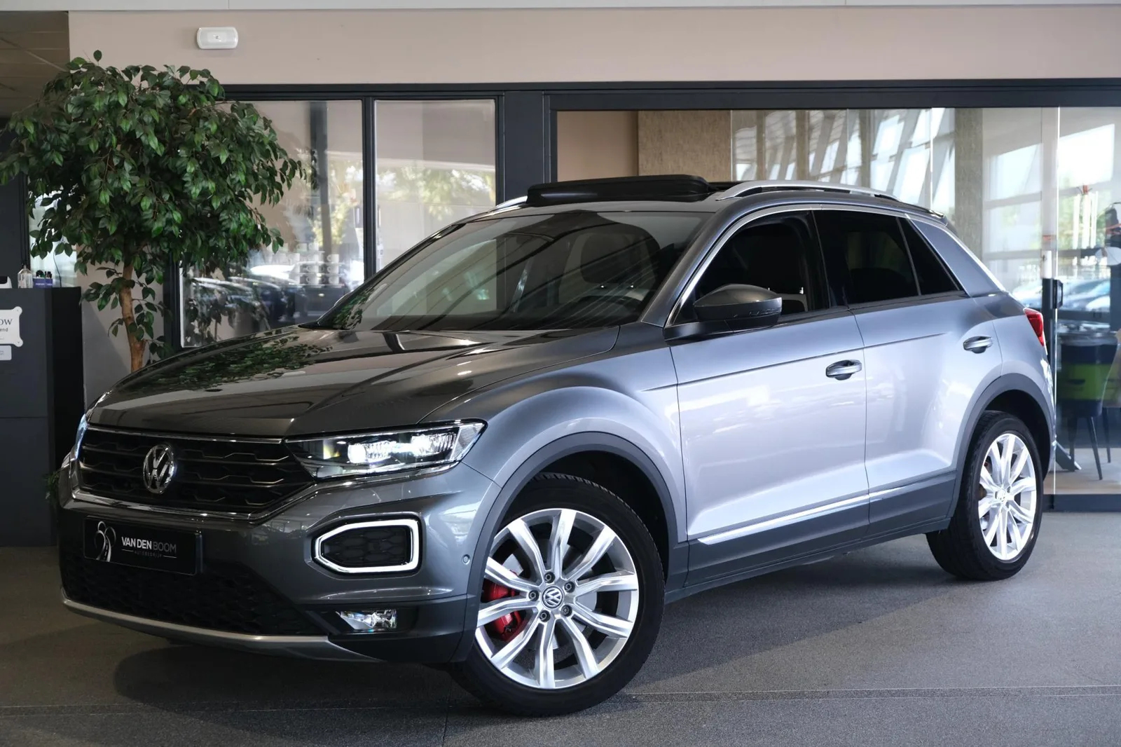 Volkswagen T-Roc (2019) — foto 1