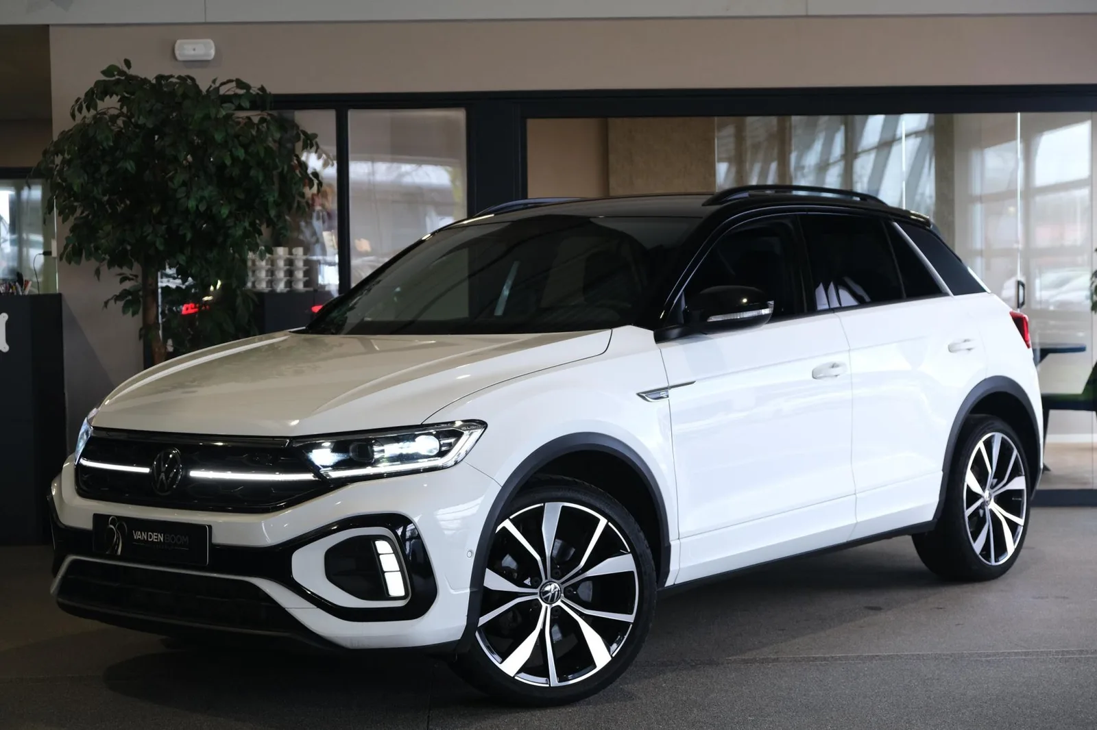 Volkswagen T-Roc (2022) — foto 1
