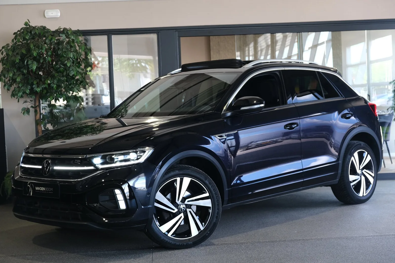 Volkswagen T-Roc (2023) — foto 1