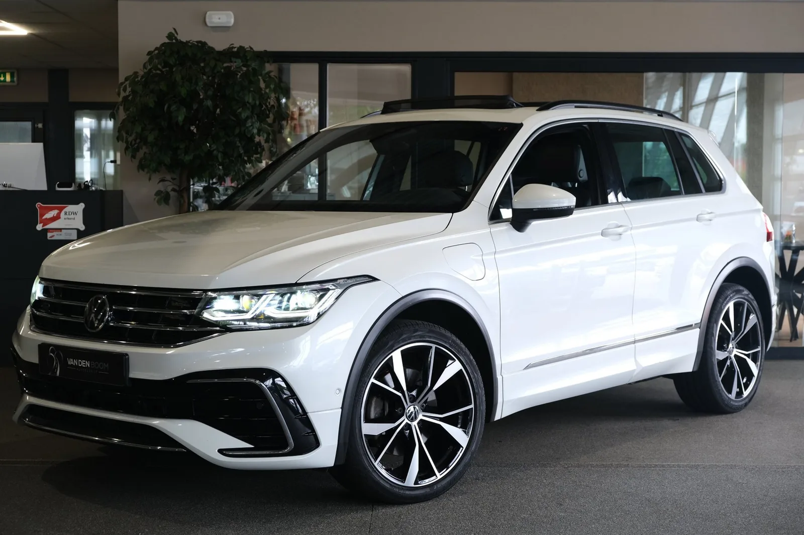 Volkswagen Tiguan (2021) — foto 1