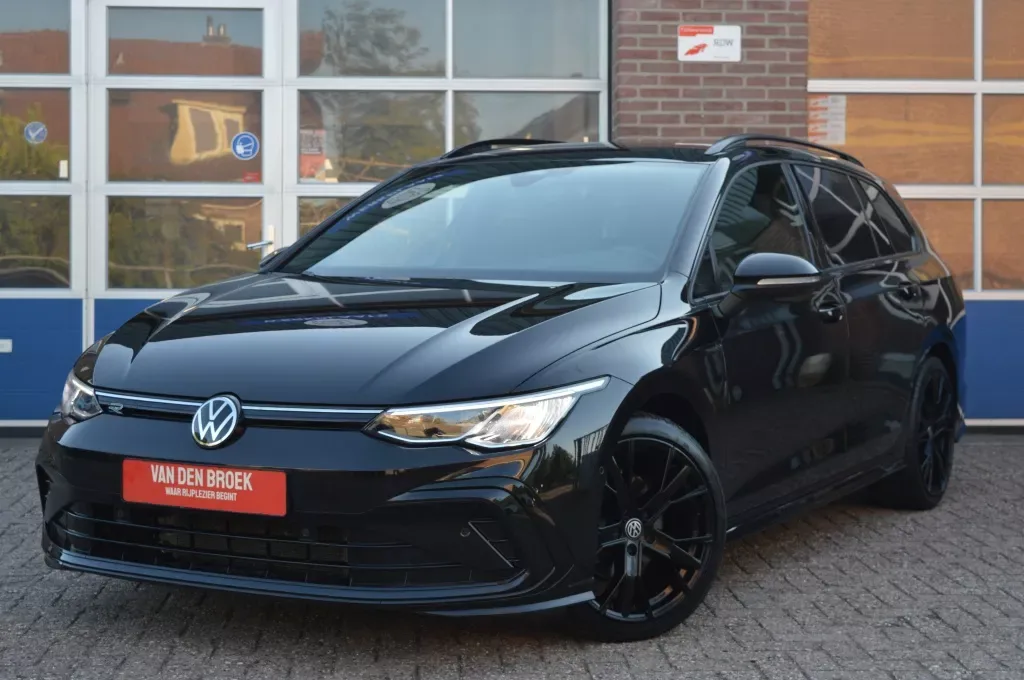 Volkswagen Golf (2021) — foto 1