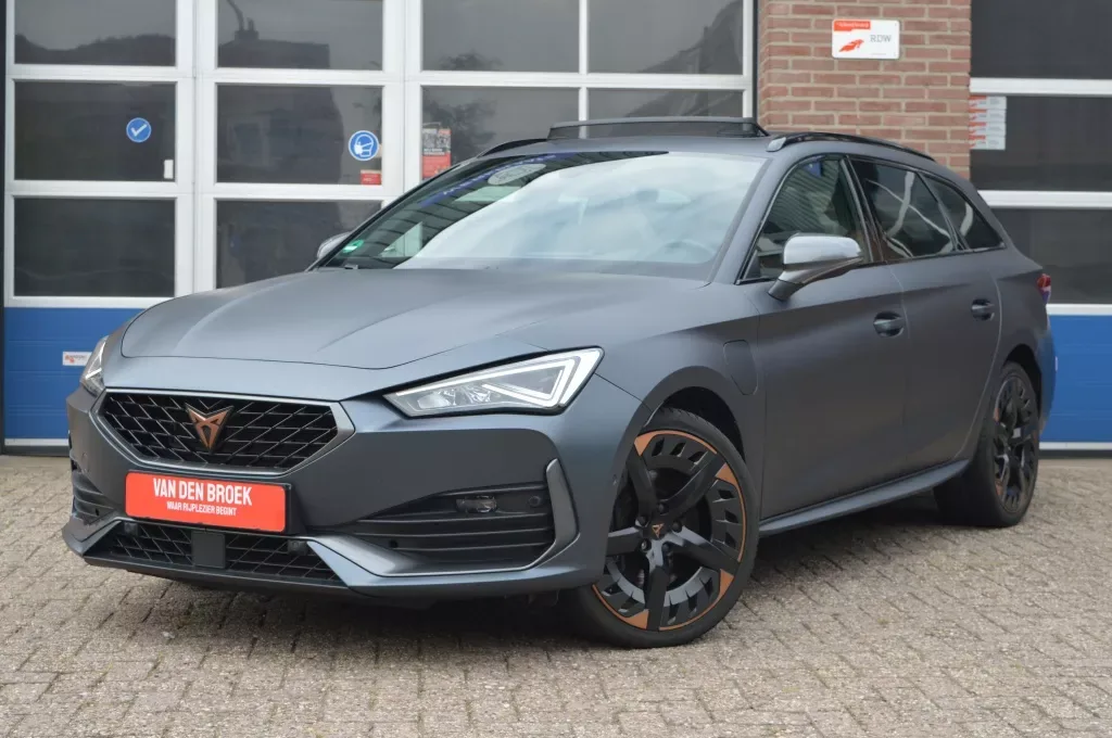 SEAT Leon Sportstourer (2020) — foto 1