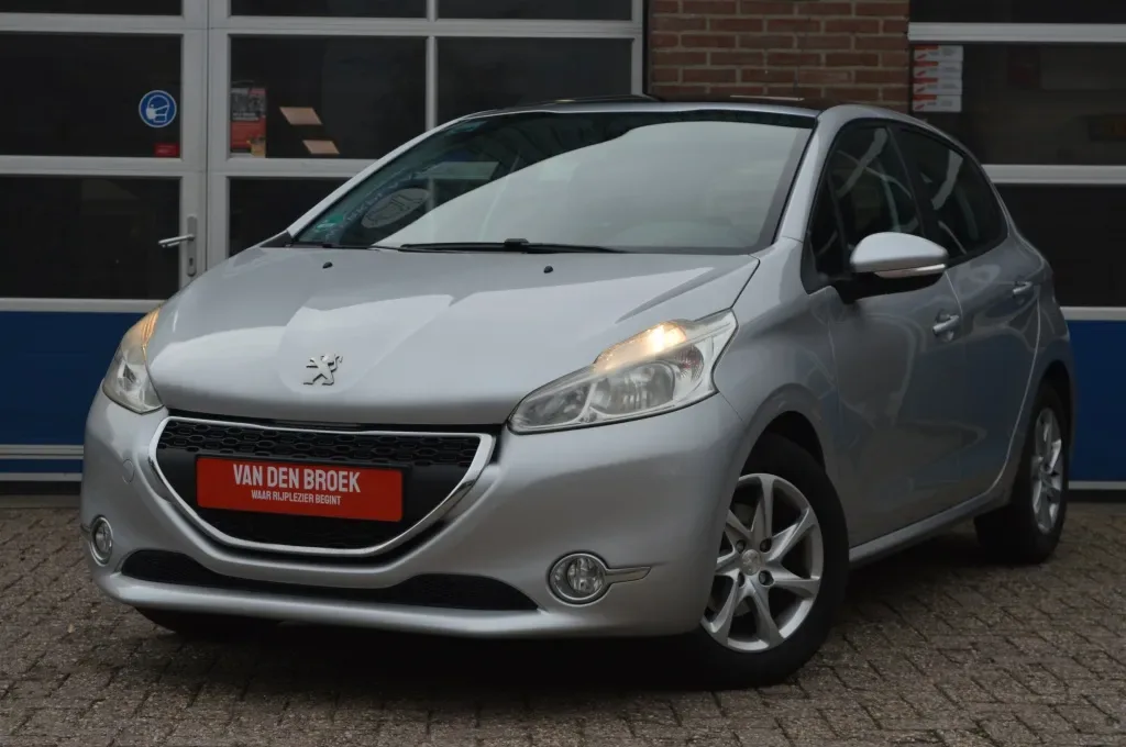 Peugeot 208 (2014) — foto 1