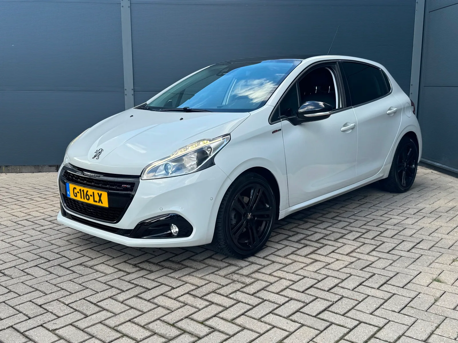 Peugeot 208 (2016) — foto 1