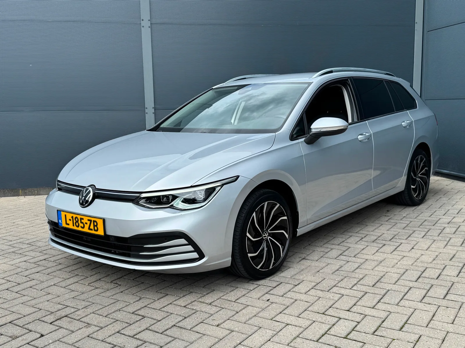 Volkswagen Golf (2021) — foto 1