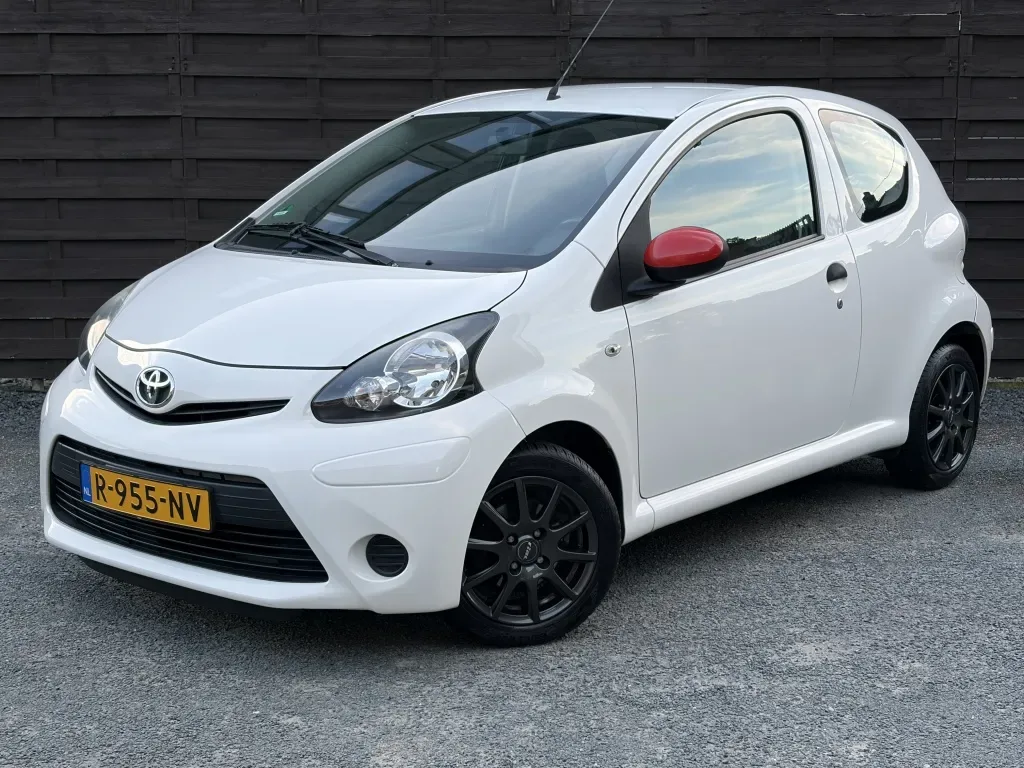 Toyota Aygo (2014) — foto 1