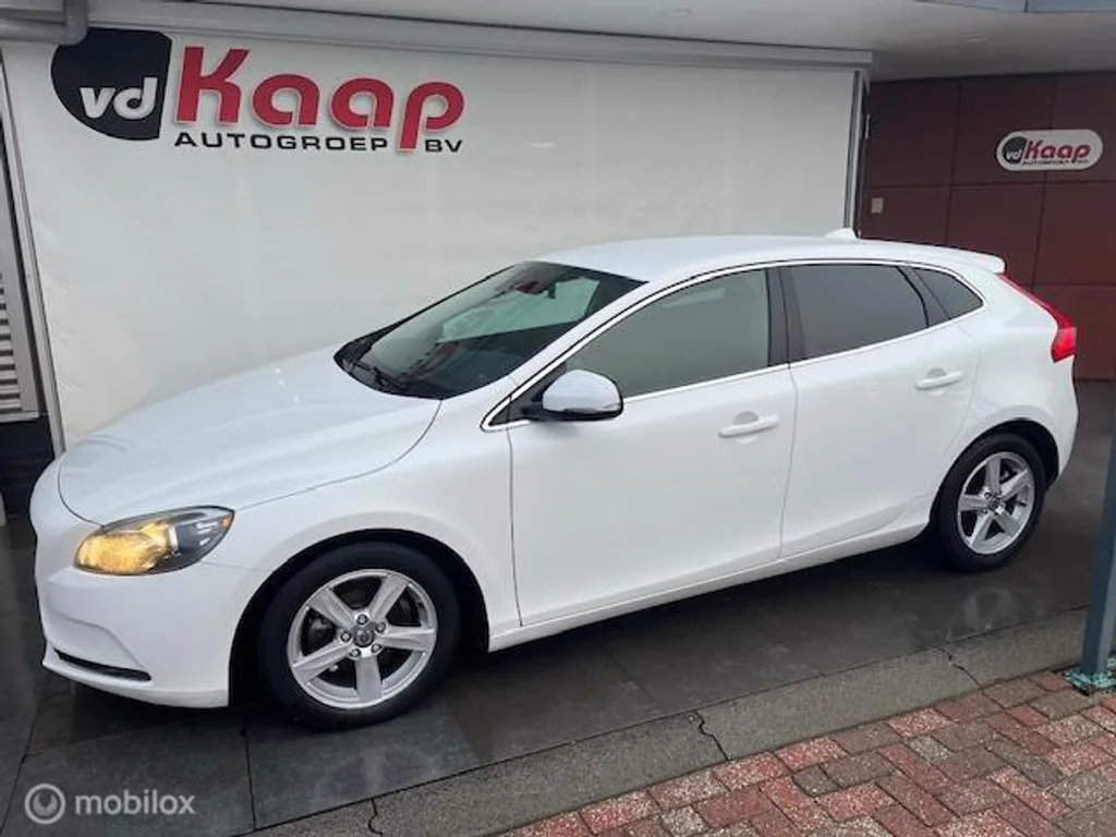 Volvo V40 (2012) — foto 1