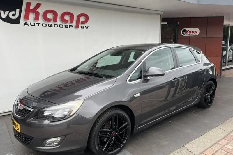 Opel Astra (2012)