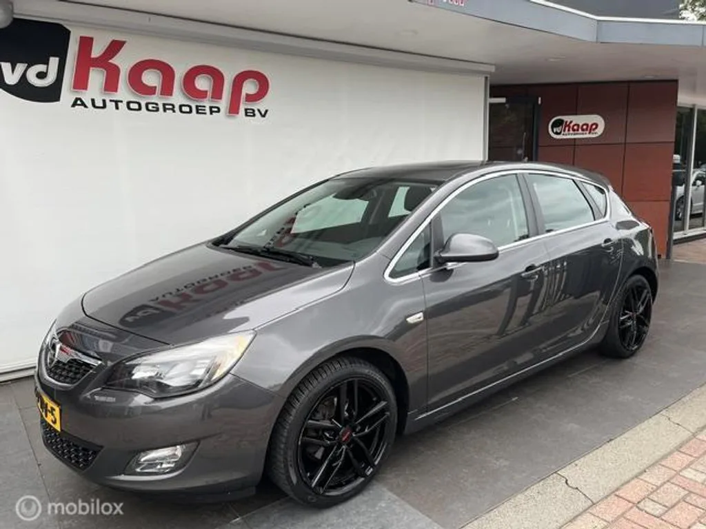 Opel Astra (2012) — foto 1