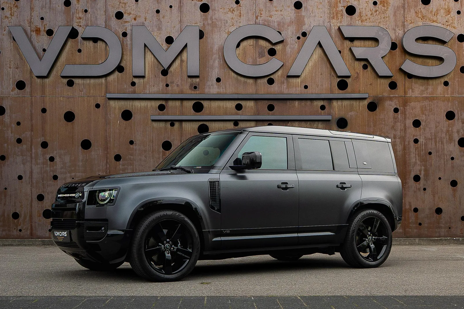 Land Rover Defender (2022) — foto 1