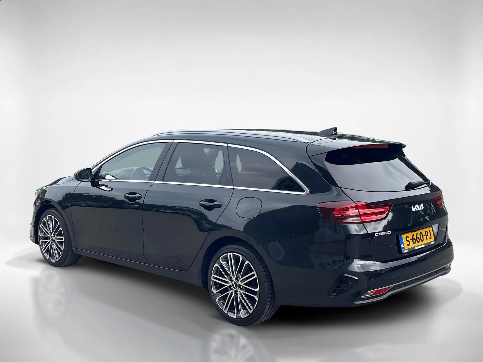 Kia Ceed (2023) — foto 1