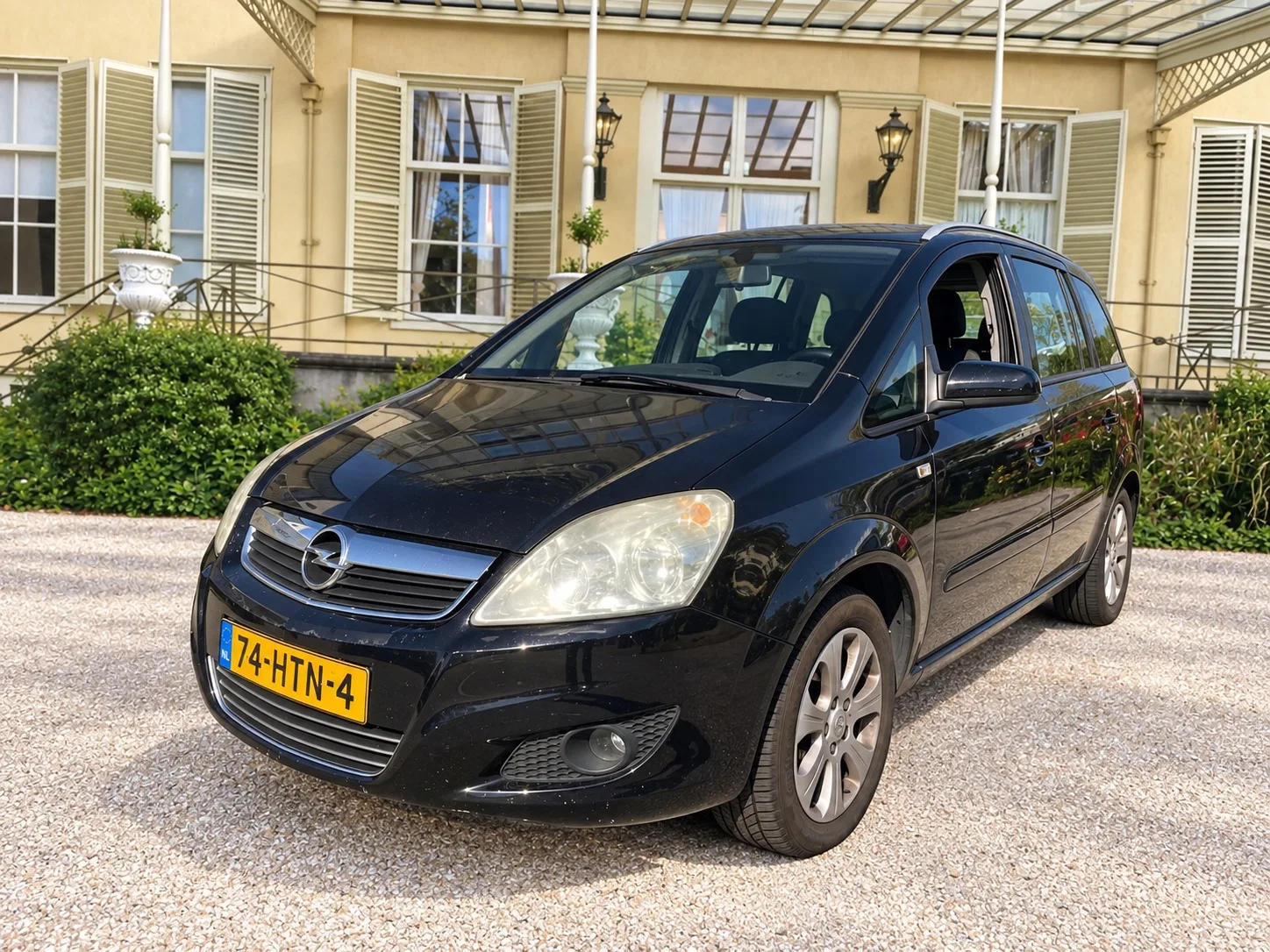 Opel Zafira (2009) — foto 1