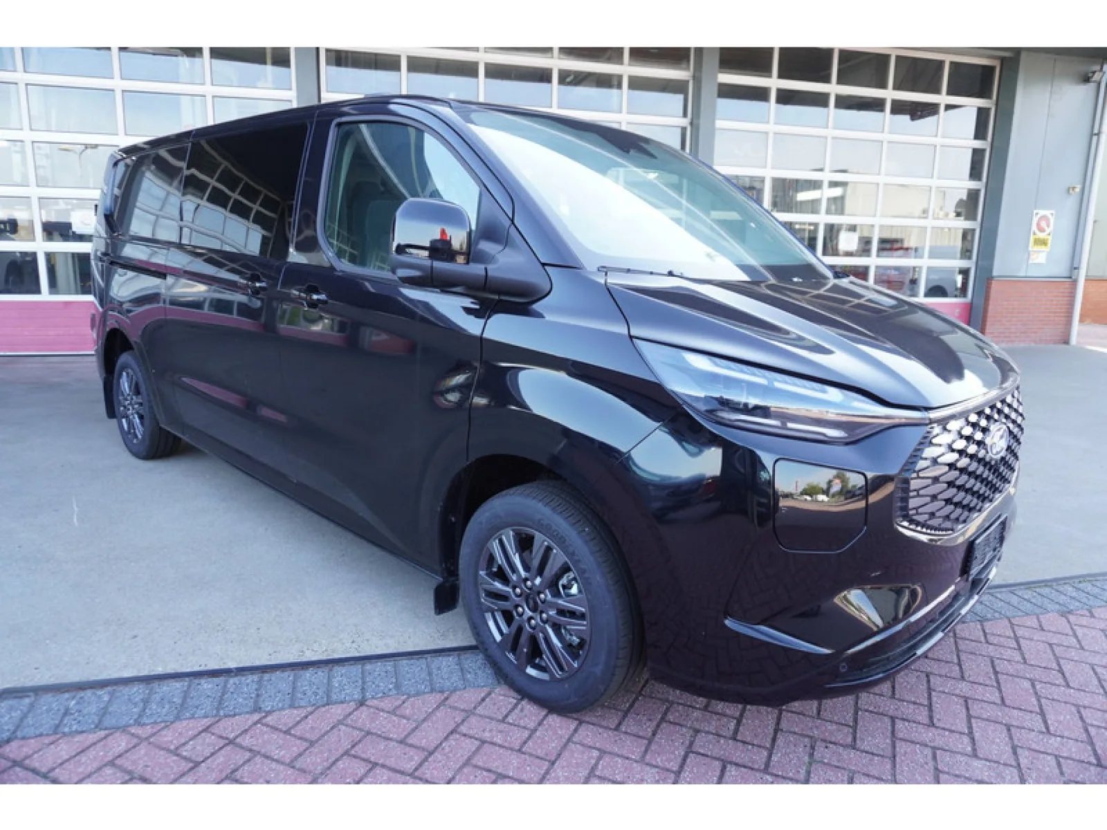 Ford E-Transit Custom (2026) — foto 1