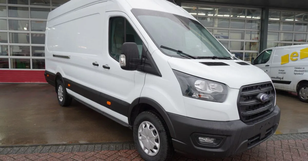 Ford Transit (2024) — foto 1