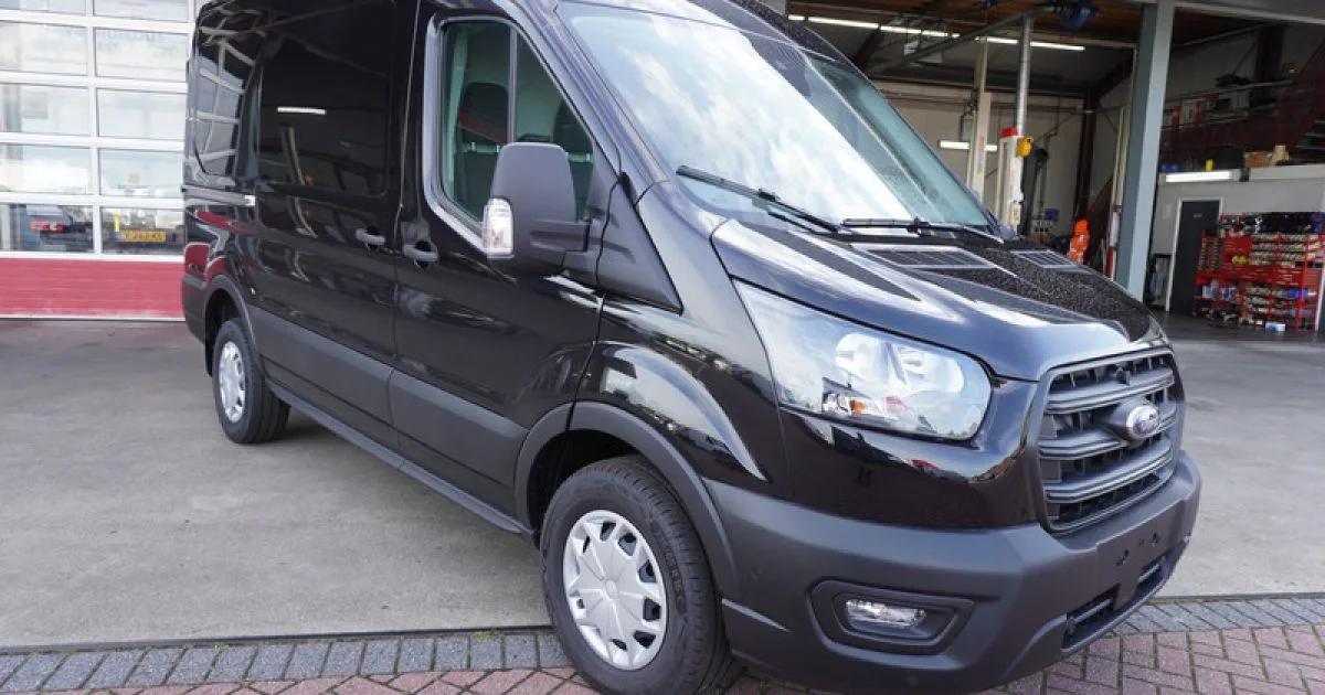 Ford Transit (2024) — foto 1