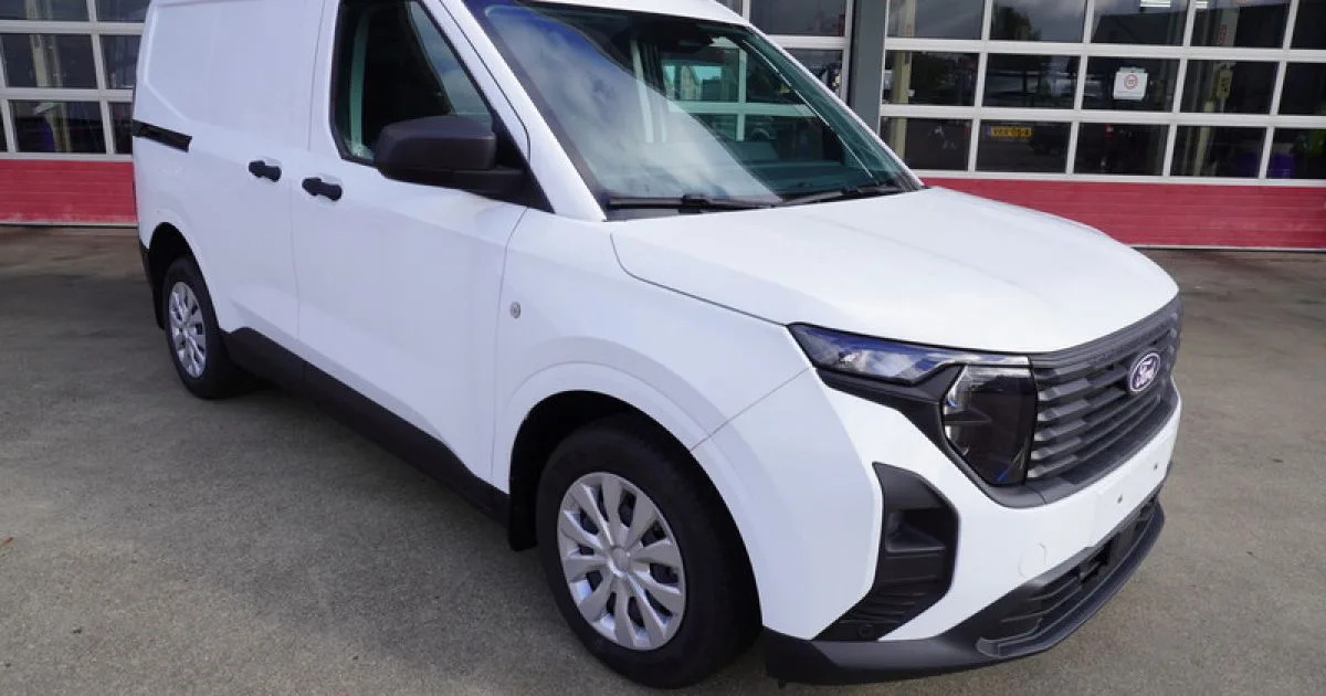 Ford Transit Courier (2024) — foto 1
