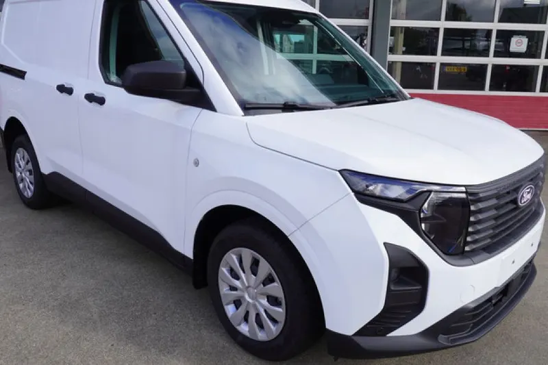 Ford Transit Courier (2024)