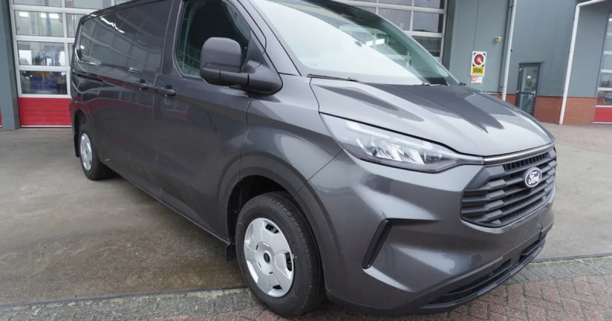 Ford Transit Custom (2024) — foto 1