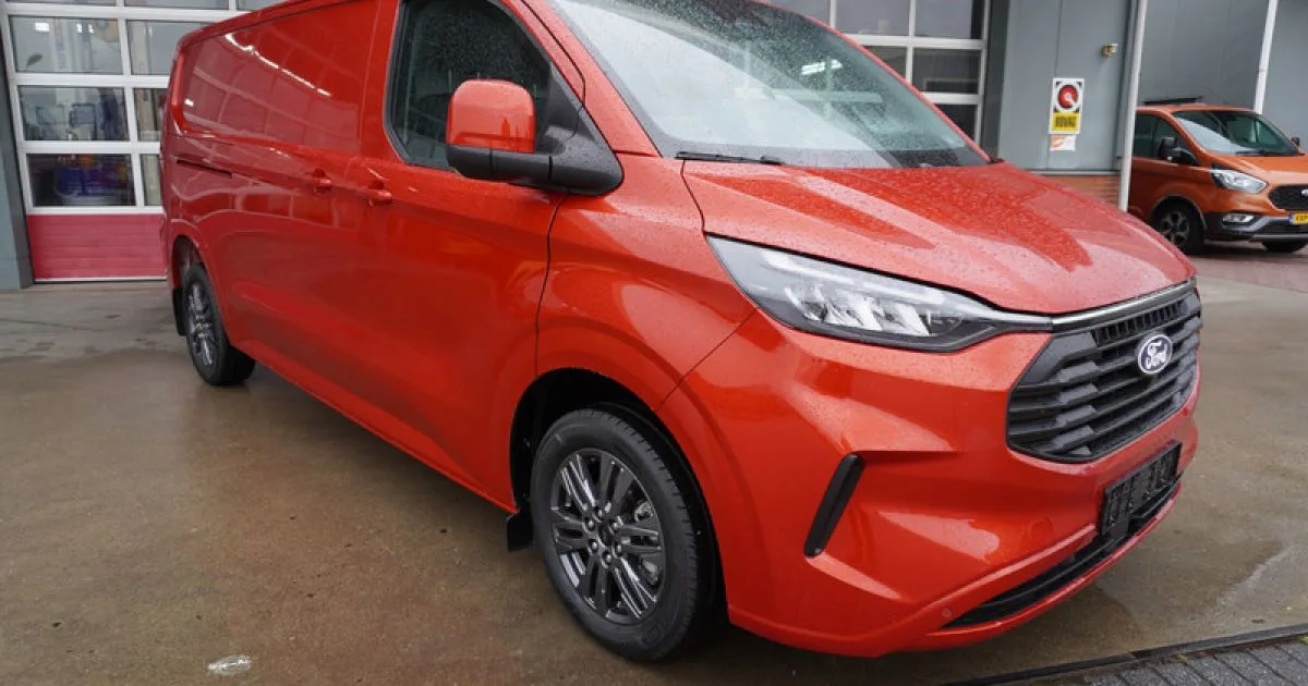 Ford Transit Custom (2024) — foto 1
