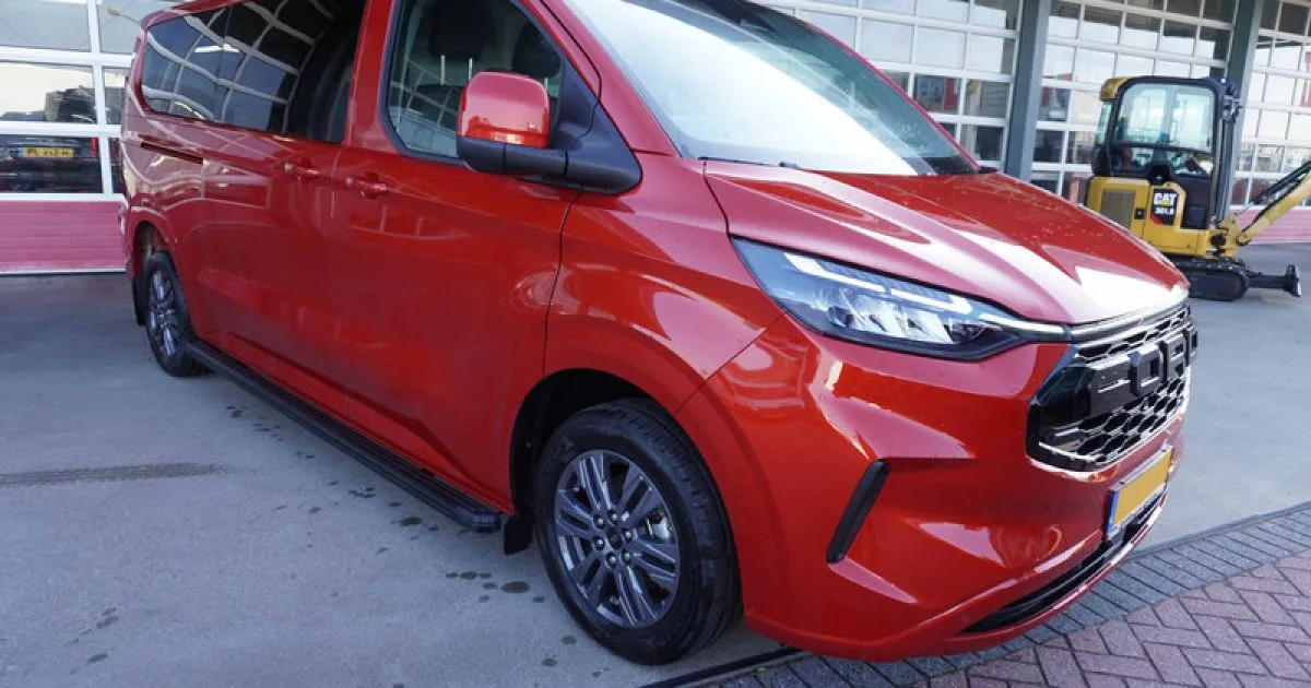 Ford Transit Custom (2024) — foto 1
