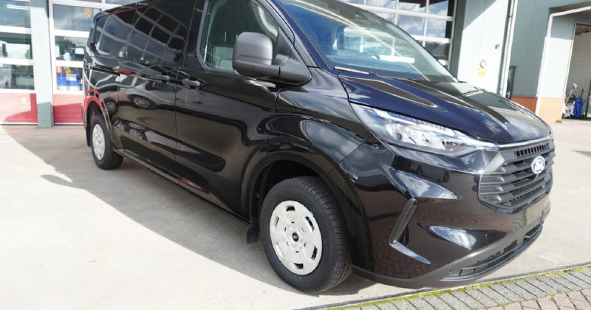 Ford Transit Custom (2024) — foto 1