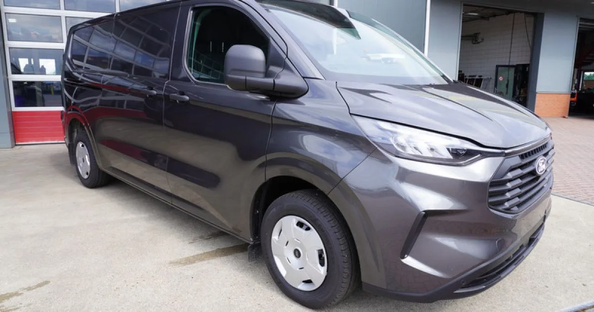 Ford Transit Custom (2024) — foto 1