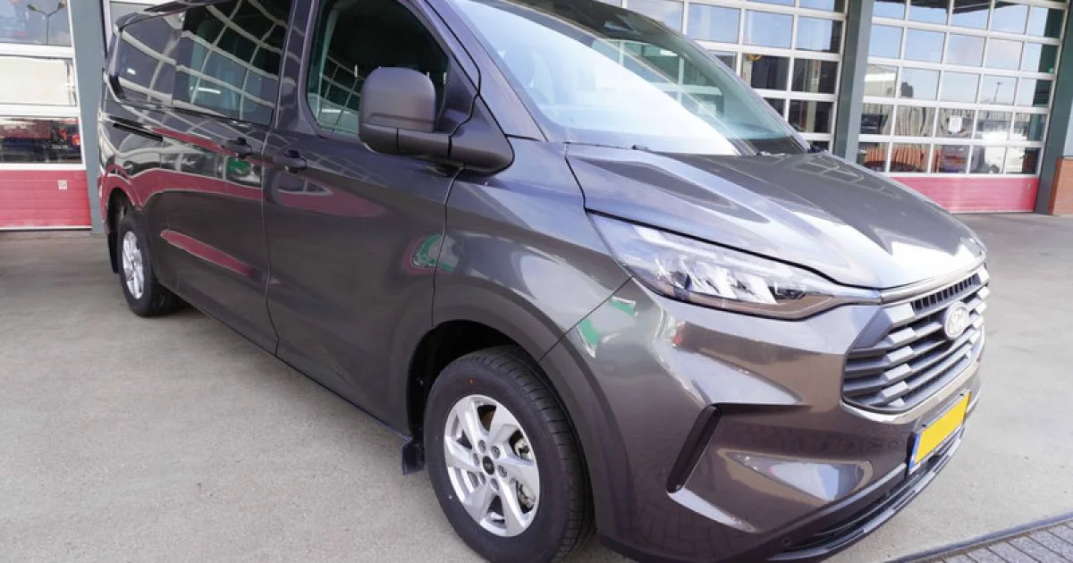 Ford Transit Custom (2024) — foto 1