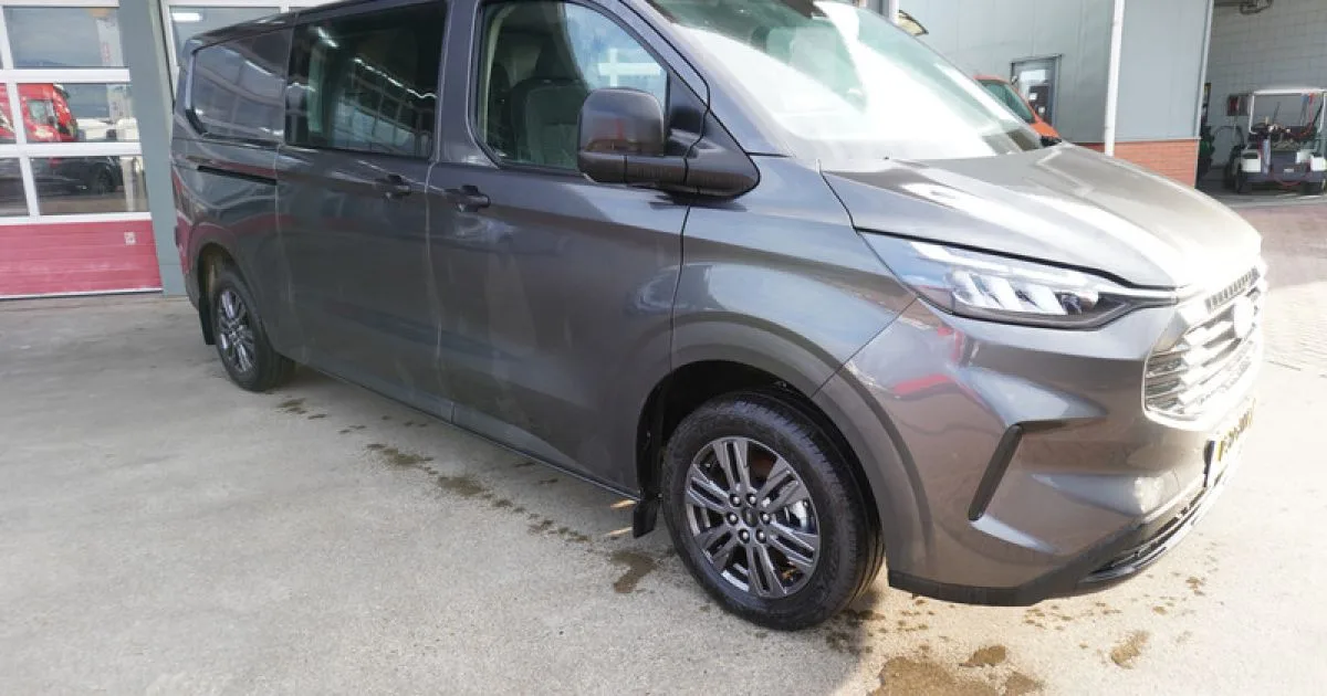 Ford Transit Custom (2024) — foto 1