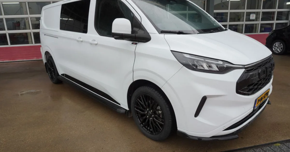 Ford Transit Custom (2024) — foto 1