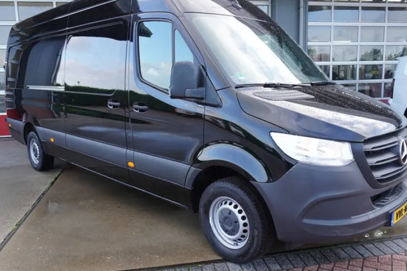 Mercedes-Benz Sprinter (2023)