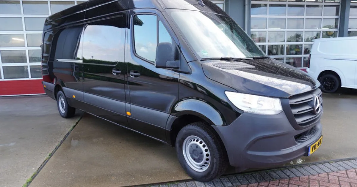Mercedes-Benz Sprinter (2023) — foto 1