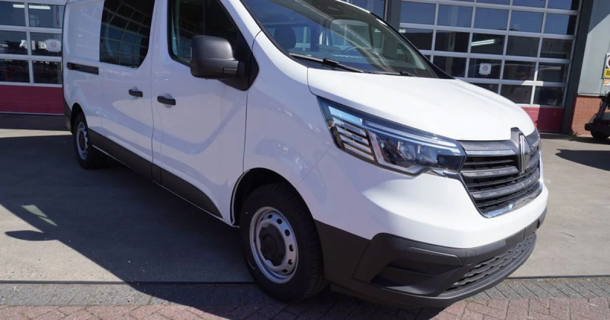 Renault Trafic (2024) — foto 1