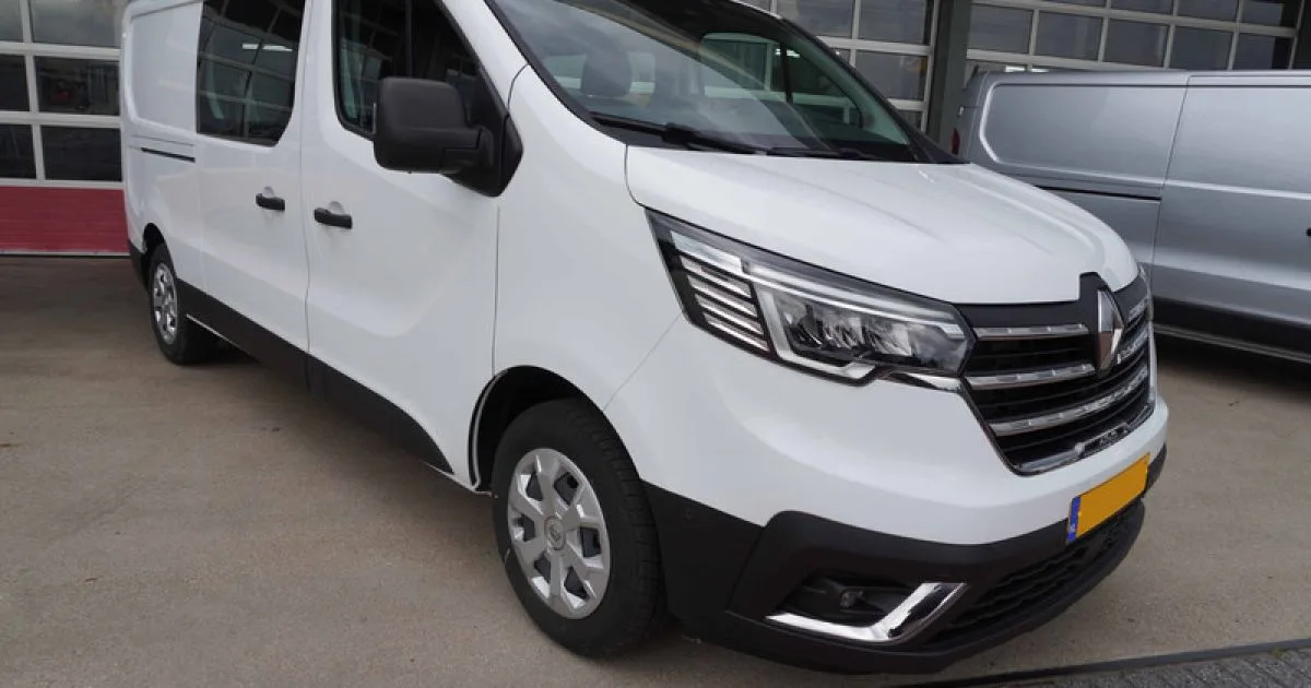 Renault Trafic (2024) — foto 1