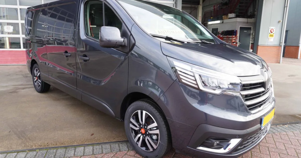 Renault Trafic (2024) — foto 1