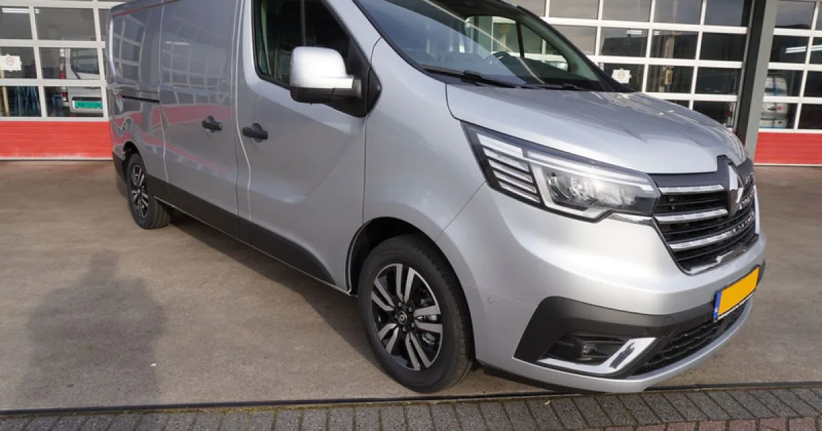 Renault Trafic (2024) — foto 1
