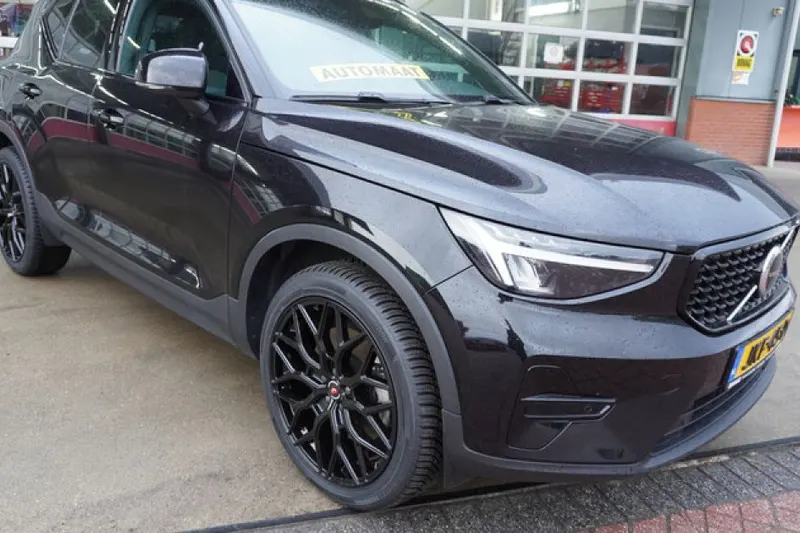 Volvo XC40 (2023)