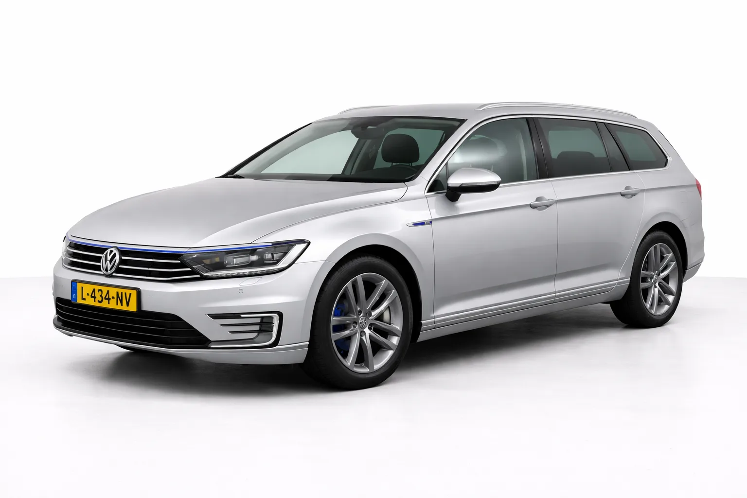 Volkswagen Passat (2017) — foto 1