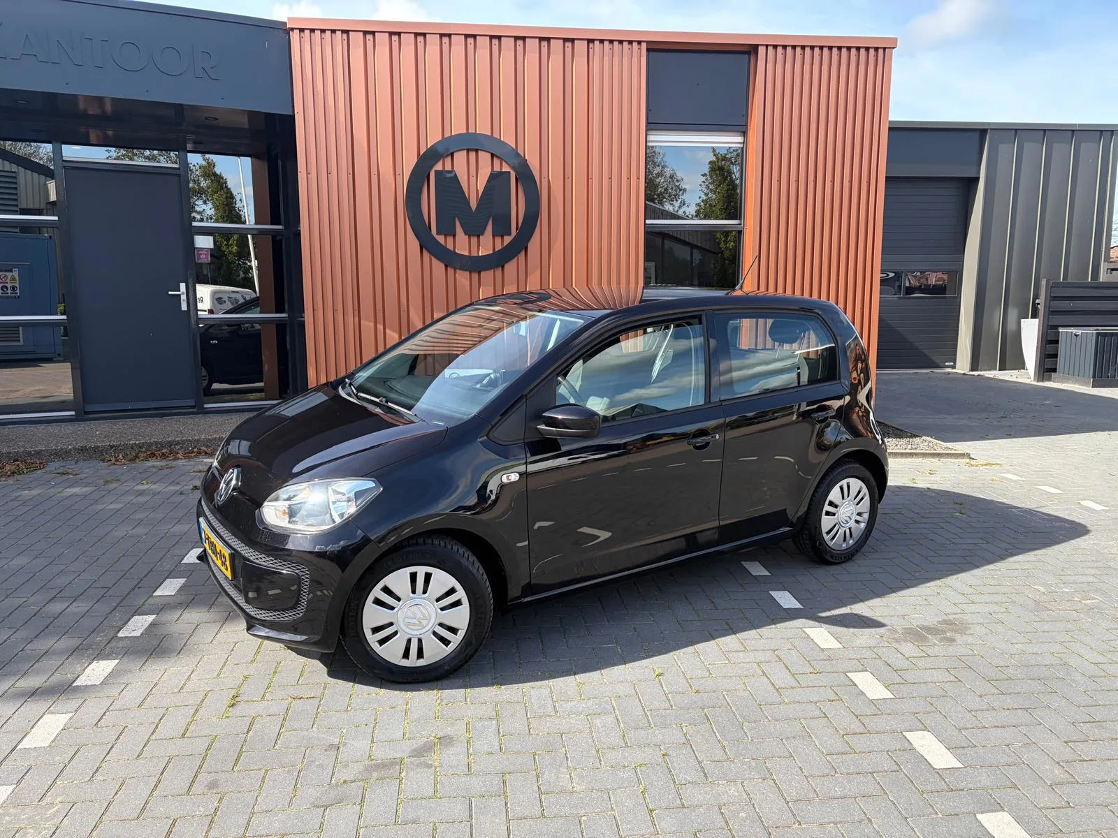 Volkswagen Up! (2014) — foto 1