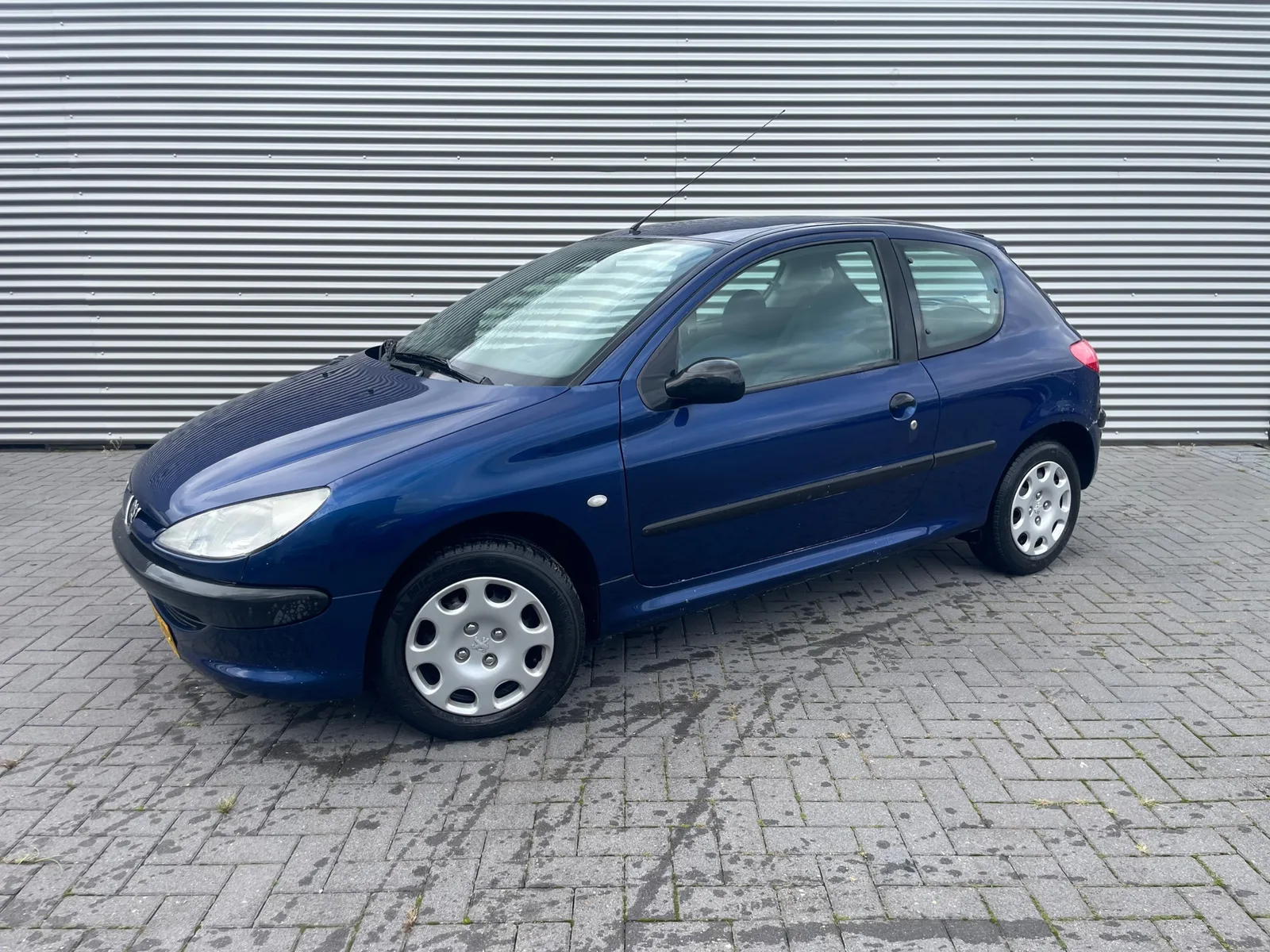Peugeot 206 (2000) — foto 1