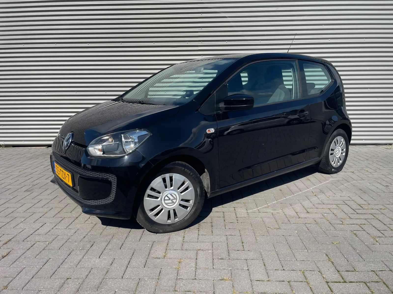 Volkswagen Up! (2012) — foto 1