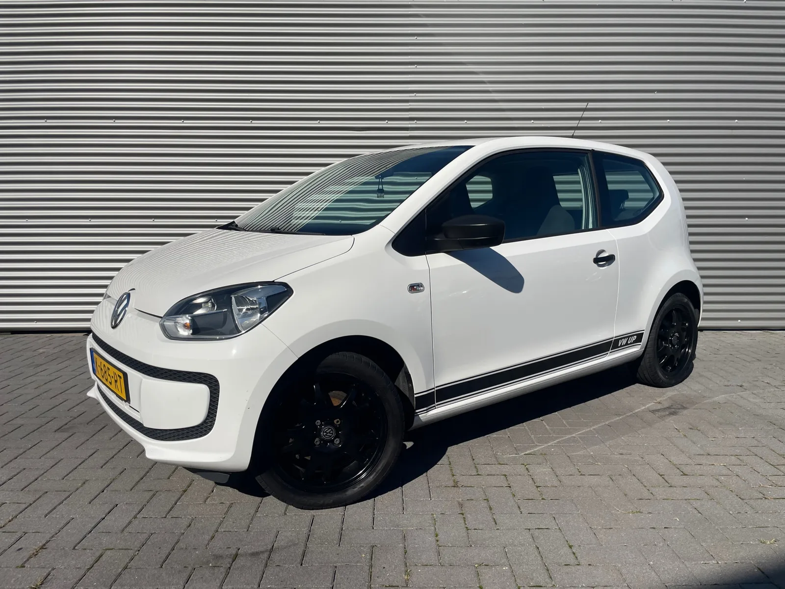 Volkswagen Up! (2015) — foto 1