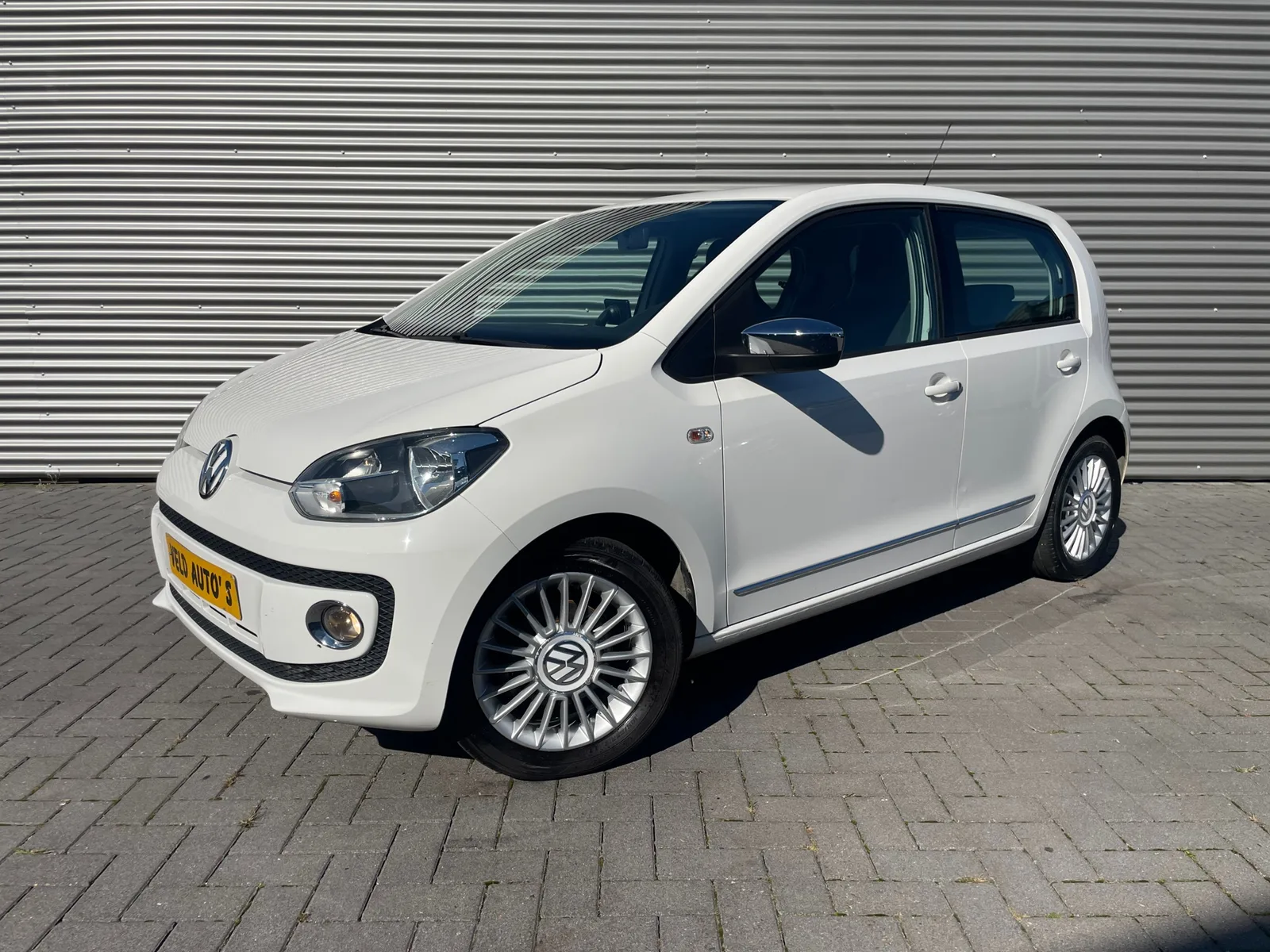 Volkswagen Up! (2014) — foto 1
