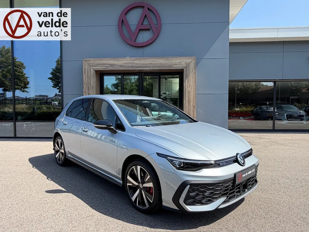 Volkswagen Golf (2025) — foto 1