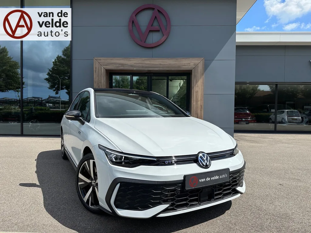 Volkswagen Golf (2025) — foto 1