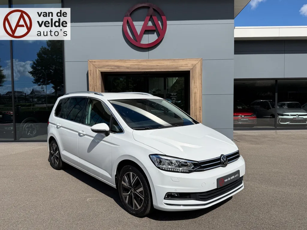 Volkswagen Touran (2022) — foto 1