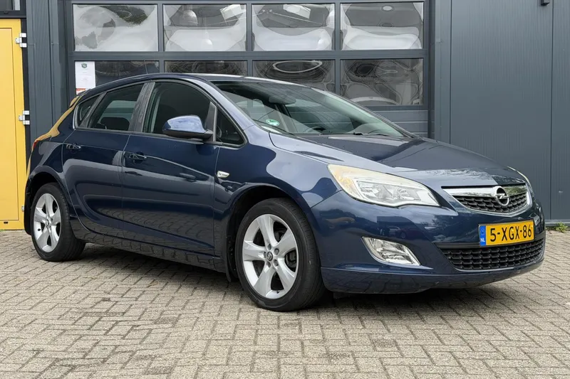 Opel Astra (2012)