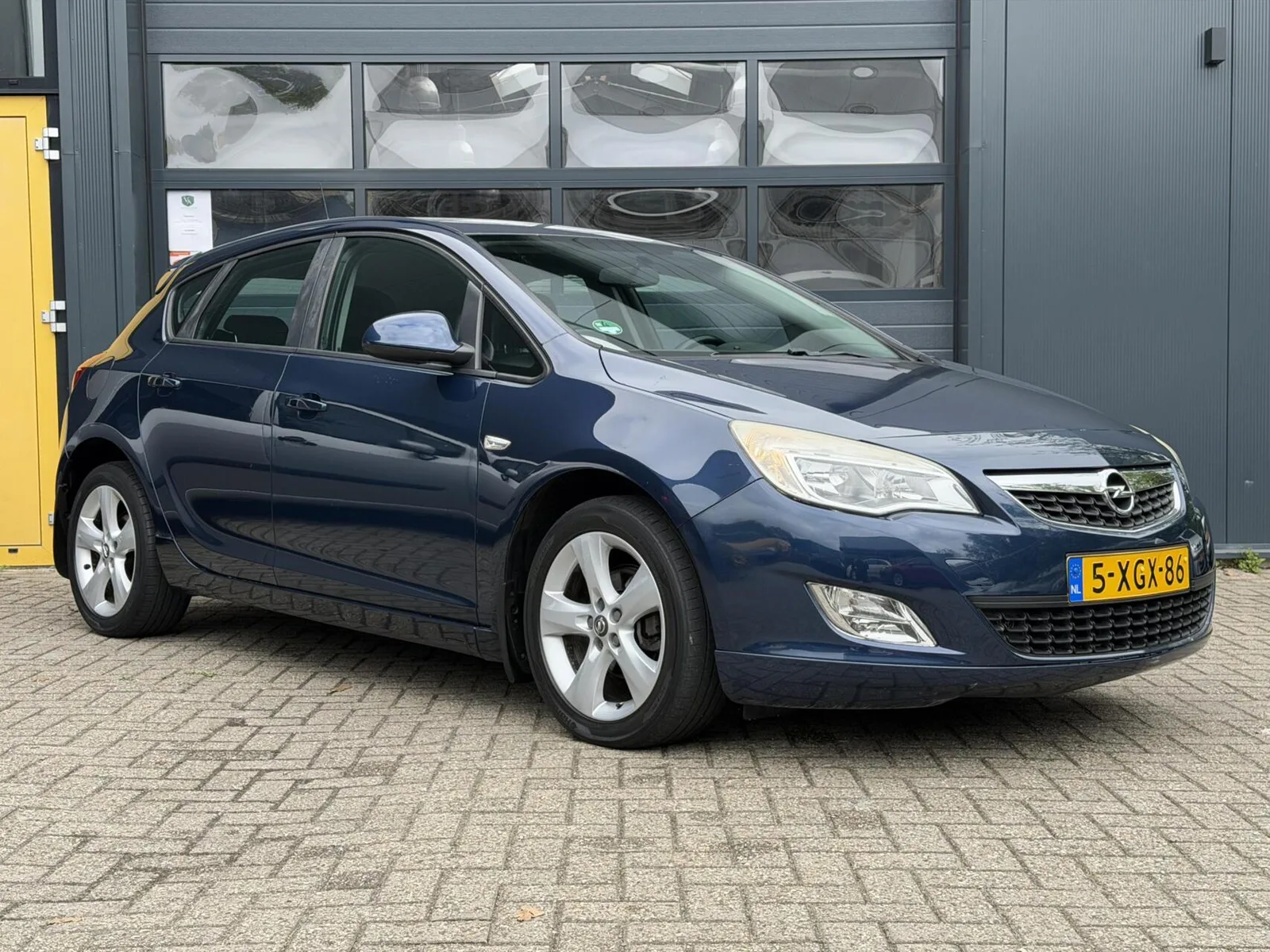Opel Astra (2012) — foto 1