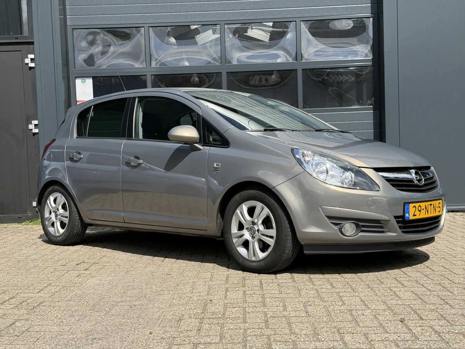 Opel Corsa (2010) — foto 1